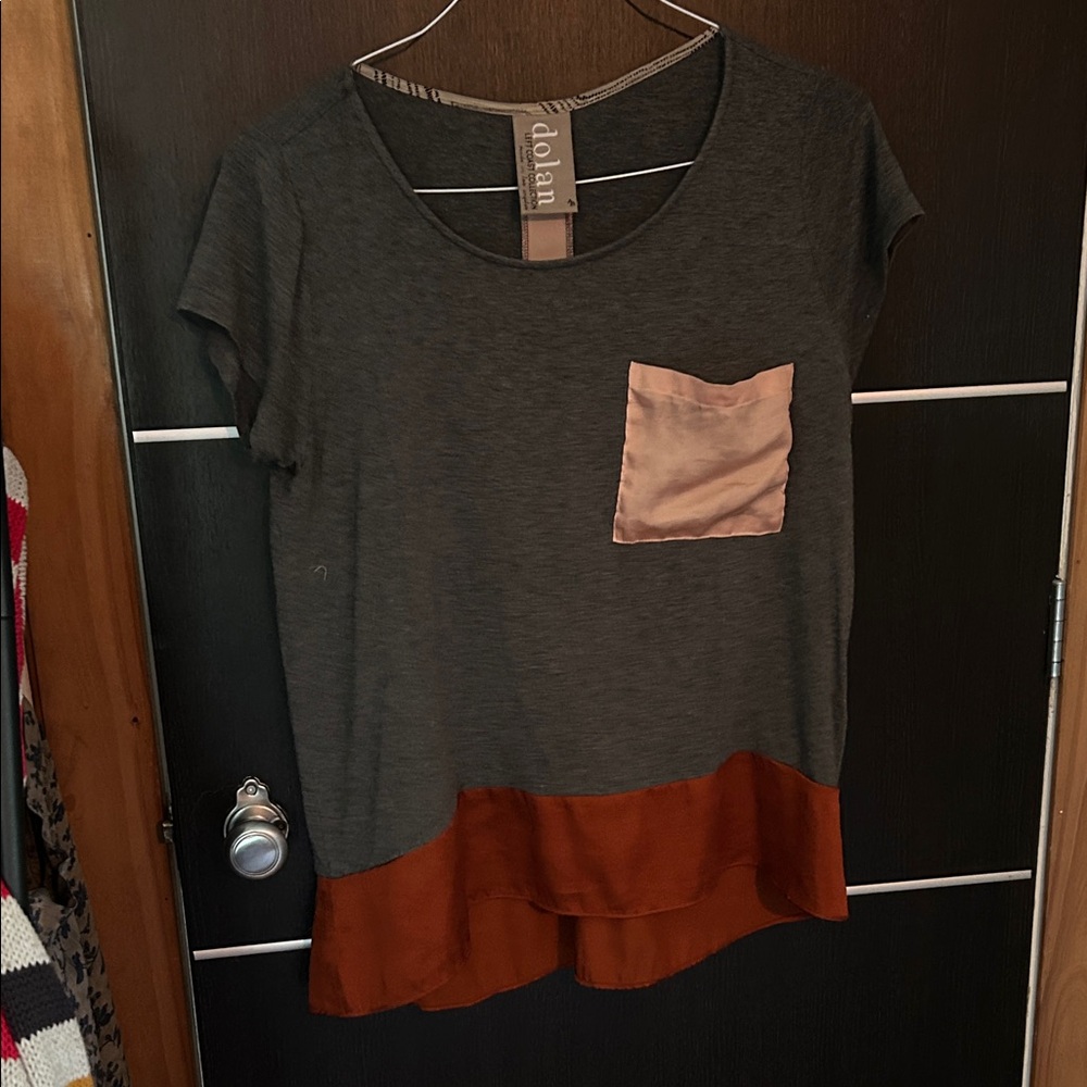 dolan Charcoal and Rust Short Sleeve Top